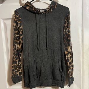 leapard sweatshirt